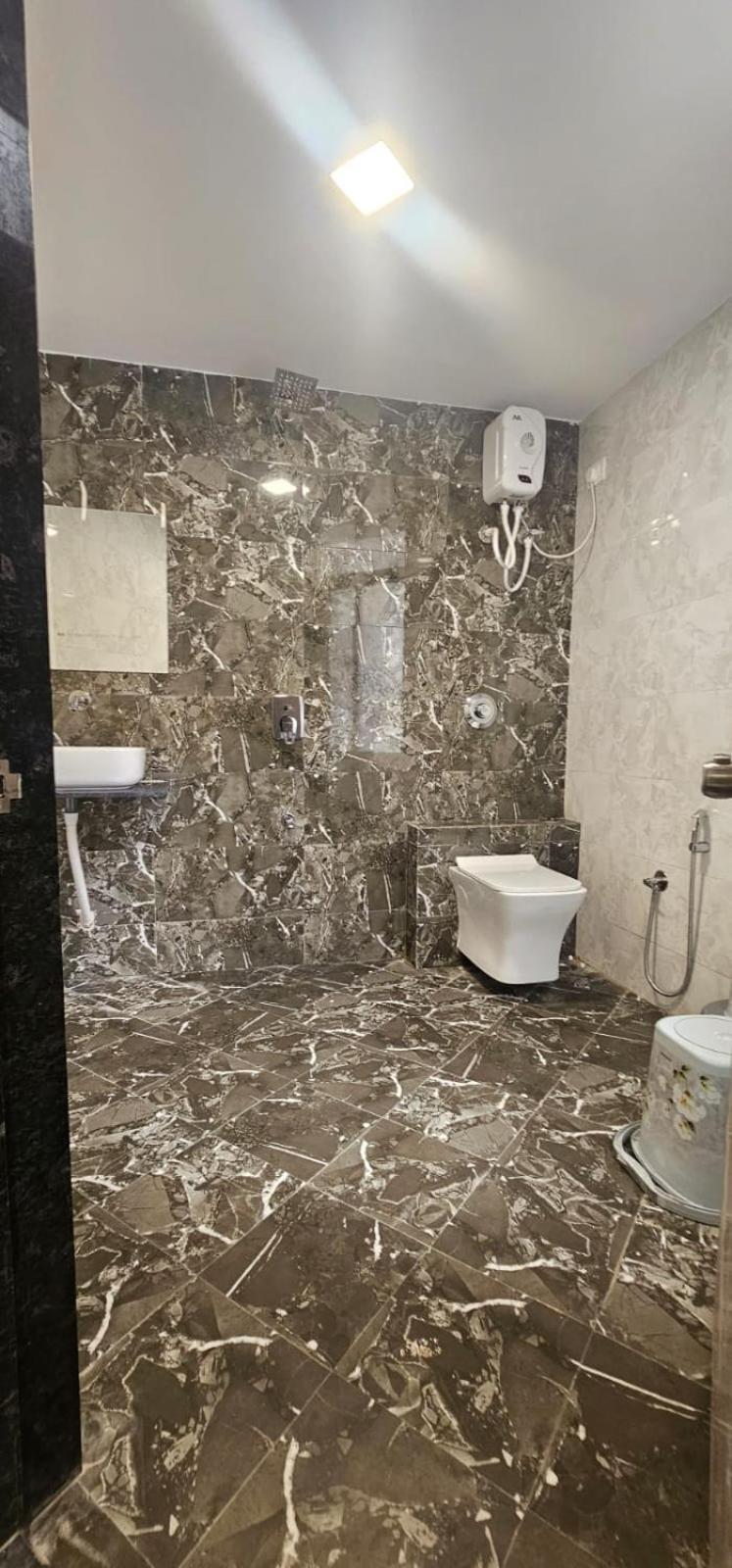 Hotl Sunsky Hotel Vadodara Bagian luar foto